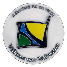 Médaille de la ville Logo coloré traité en relief simple, finition vieil argent
