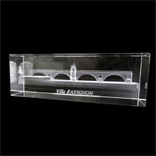 trophée bloc verre dessin laser Motif en 3D 5*5*15cm