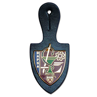 Insigne en relief simple sur cuir noir