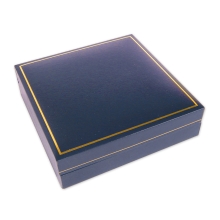 Ecrin-bijouterie bleu marine décoré d’un filet or