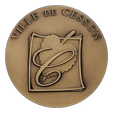 Logo traité en relief simple et patine bronze